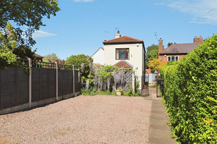 2 Bedroom Link Detached House For Sale In Lickhill Road, Stourport-On-Severn, DY13