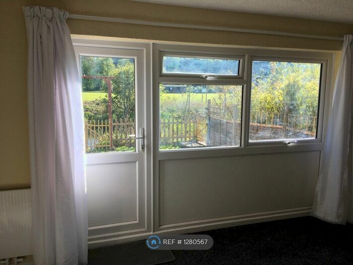 2 Bedroom Flat To Rent In Waterside, Chesham HP5