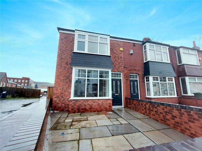 3 Bedroom End Of Terrace House To Rent In Queen Street, Shaw, Oldham, Greater Manchester, OL2