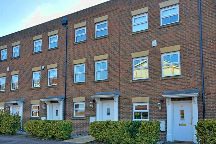 3 Bedroom Town House To Rent In Gardenia Road, Bromley, BR1