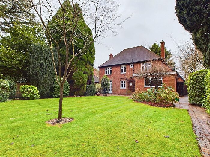 4 Bedroom Detached House For Sale In Guildford Road, Horsham, West Sussex, RH12