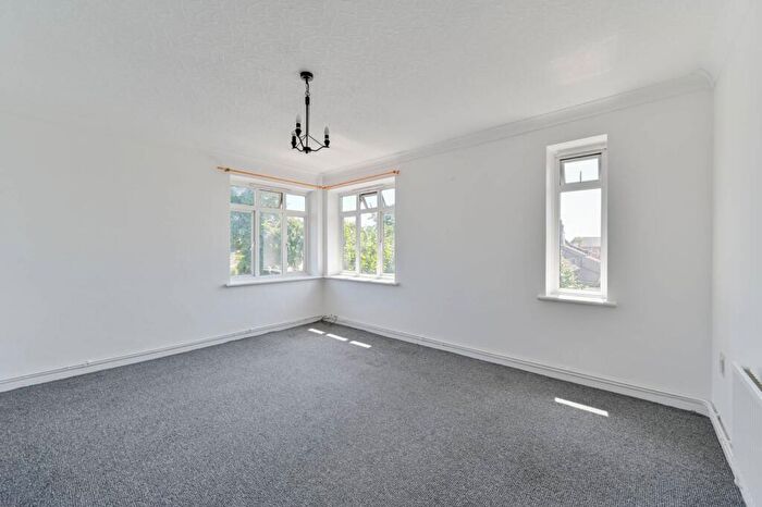 3 Bedroom Flat To Rent In London Road, Mitcham, CR4