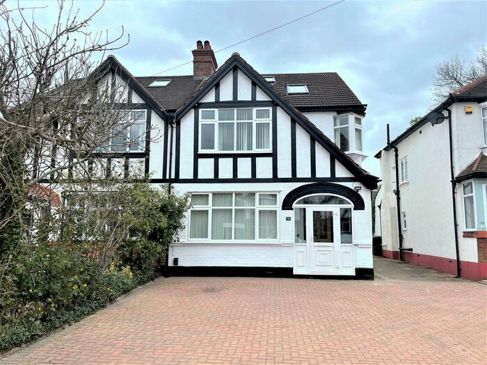 4 Bedroom Semi-Detached House To Rent In Wickham Chase, West Wickham, BR4