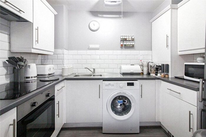 2 Bedroom Flat For Sale In Esparto Way, South Darenth, DA4
