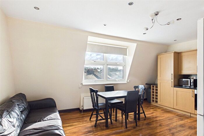 2 Bedroom Flat To Rent In Milkwood Road, London, SE24