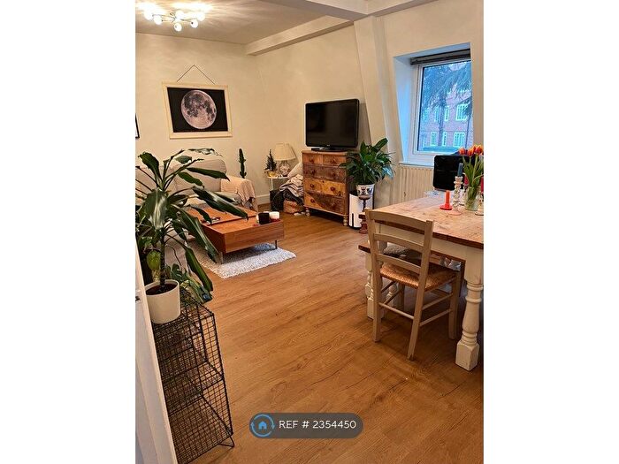 3 Bedroom Flat To Rent In Watchfield Court, London, W4