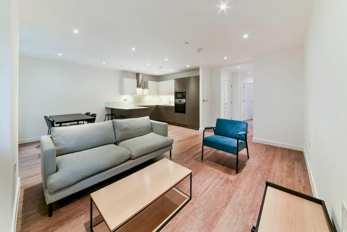 2 Bedroom Flat To Rent In Vanguard Way, London, E17