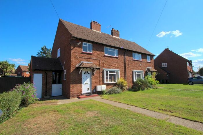 2 Bedroom Maisonette To Rent In Hornbeam Road, Guildford, GU1