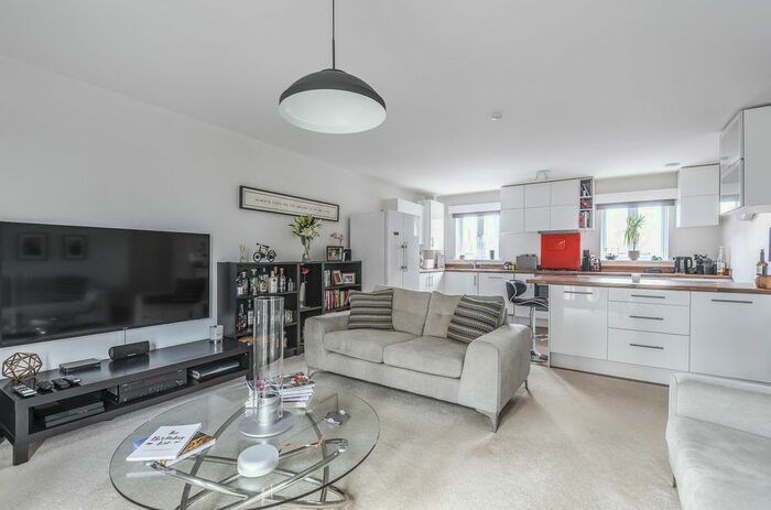 3 Bedroom Flat To Rent In Tobago Drive, Newton Leys, Milton Keynes, Buckinghamshire, MK3