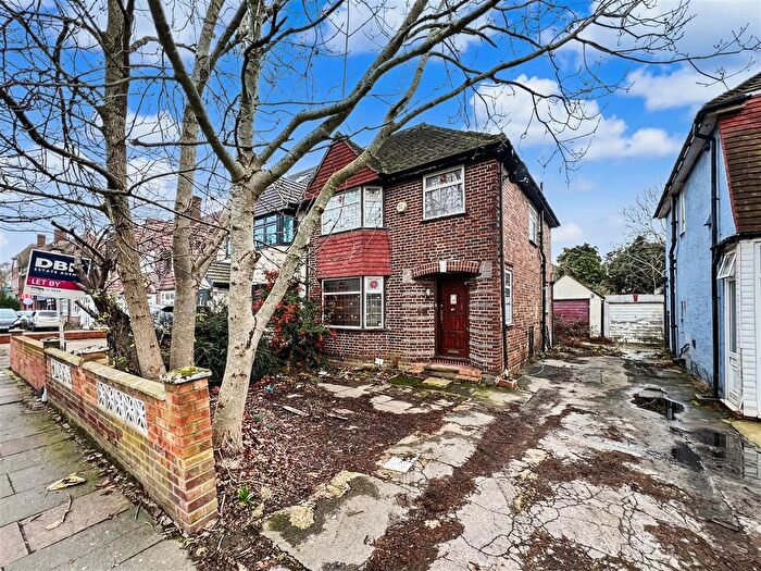 3 Bedroom Semi Detached House For Sale In Station Road, Hayes, UB3