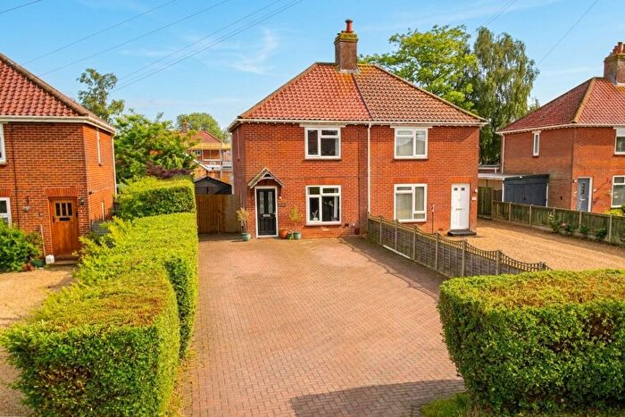 3 Bedroom Semi-Detached House For Sale In Northfield Gardens, Wymondham, NR18