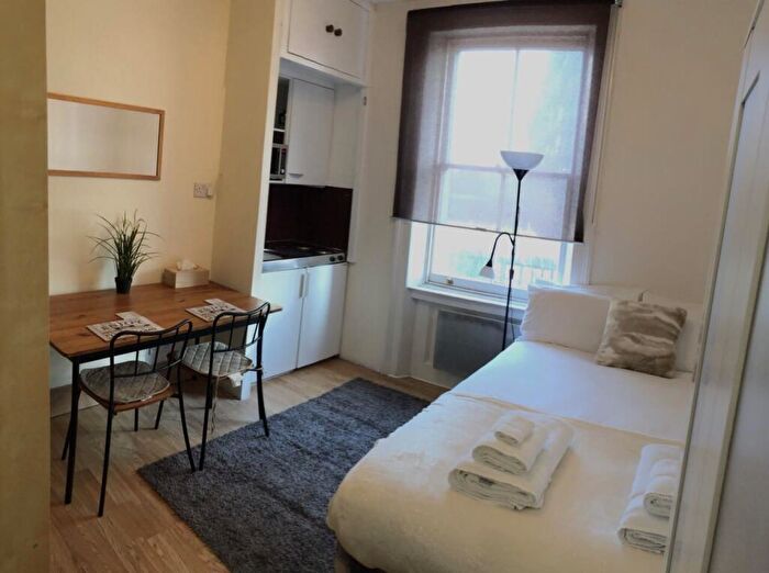 Flat To Rent In Aldersgate Street, EC1A