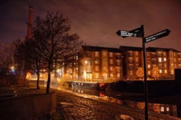 2 Bedroom Flat To Rent In Canal Side Walk, Ashton Under Lyne, OL7