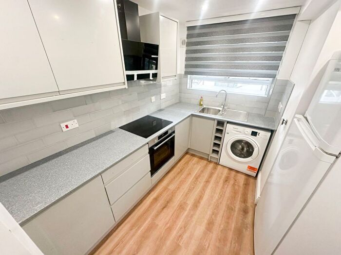 4 Bedroom Flat To Rent In Millers Terrace, Dalston, E8