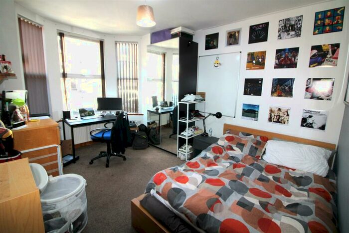 6 Bedroom House To Rent In Kimbolton Avenue, Nottingham, NG7