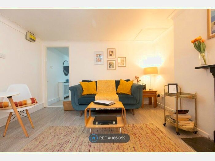 1 Bedroom Flat To Rent In Swanpool Street, Falmouth, TR11