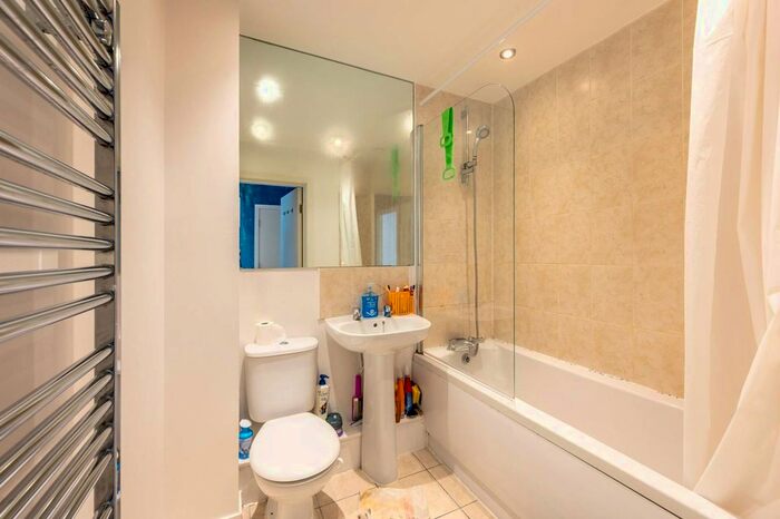 2 Bedroom Flat To Rent In Recovery Street, Tooting Broadway, London, SW17