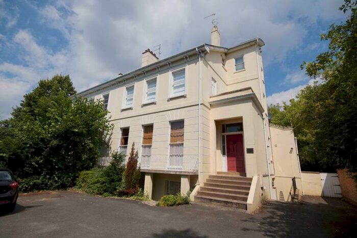1 Bedroom Flat To Rent In Lansdown, GL51