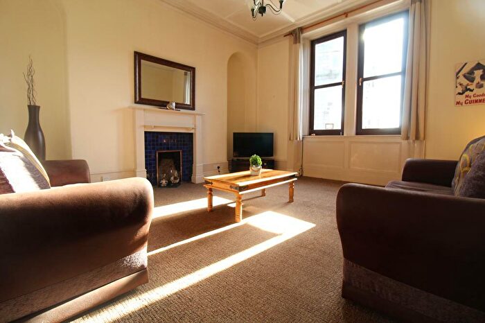 2 Bedroom Flat To Rent In Rosemount Place, Top Floor, AB25