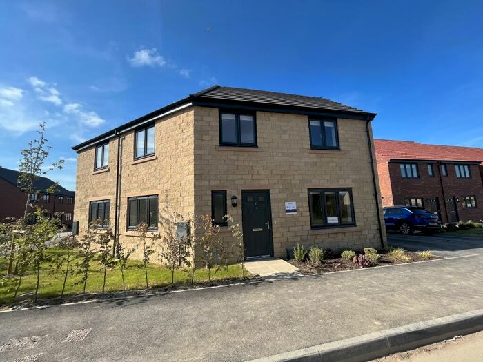 3 Bedroom Semi-Detached House To Rent In Limestone Avenue, Clay Cross, S45