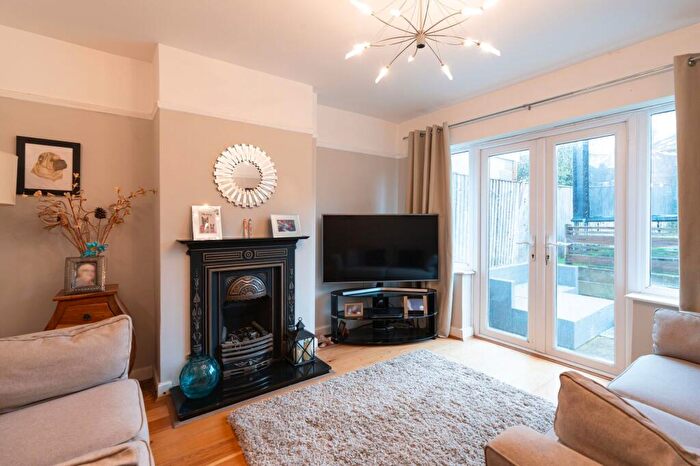 4 Bedroom Semi Detached House For Sale In Melton Drive, Didcot, OX11