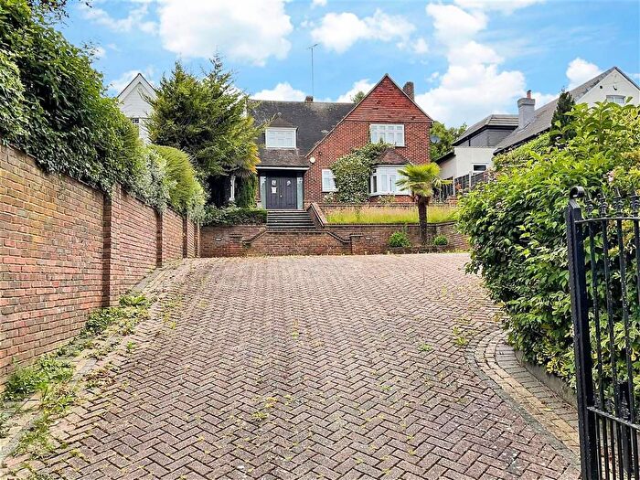 3 Bedroom Detached House For Sale In Old Dartford Road, Farningham, Dartford, Kent, DA4