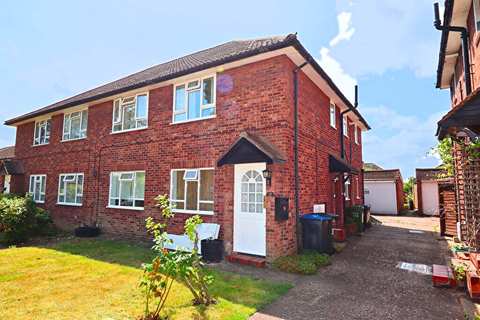 2 Bedroom Ground Maisonette To Rent In Shrewsbury Close, Surbiton, KT6