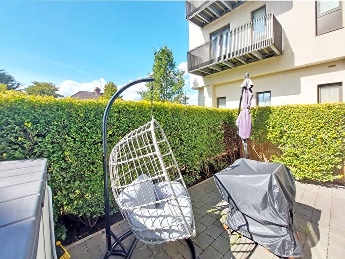 1 Bedroom Flat For Sale In Roxborough Avenue, Harrow, Greater London, HA1
