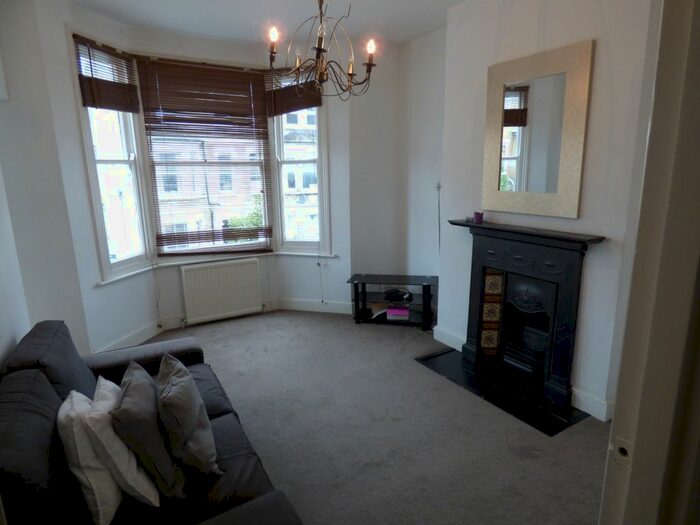 2 Bedroom Flat To Rent In Prideaux Road, Clapham, SW9