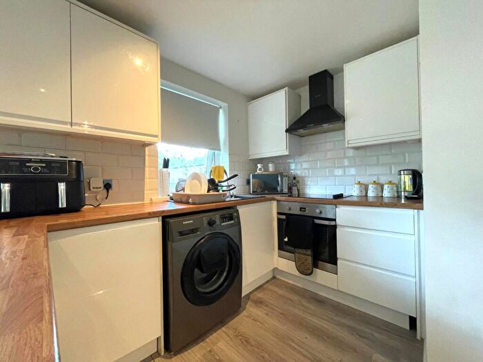 1 Bedroom Flat To Rent In Adel Wood Road, Leeds, LS16