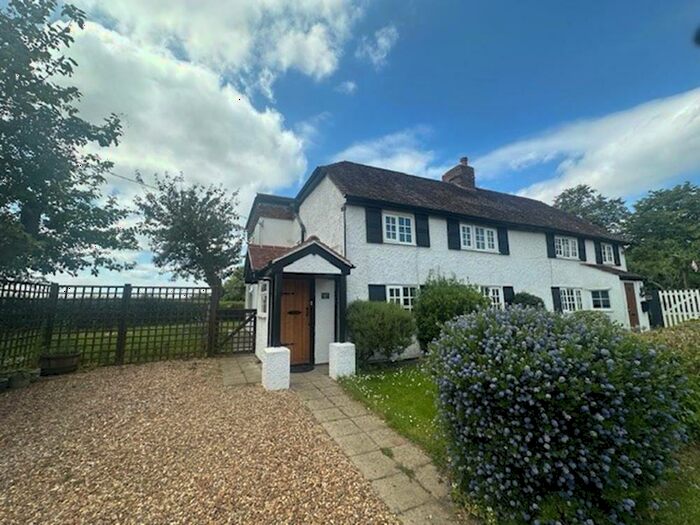 4 Bedroom Cottage To Rent In Top End, Renhold, MK41