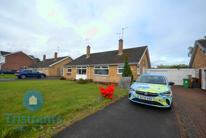 2 Bedroom Detached Bungalow To Rent In Cransley Avenue, Wollaton, Nottingham, NG8