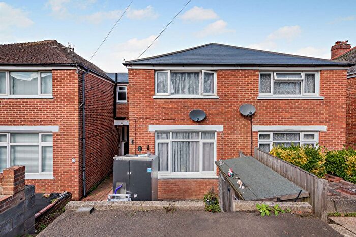 3 Bedroom Semi-detached House For Sale In Oakfield Road, Hastings, TN35