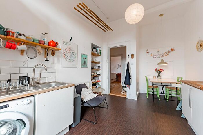 2 Bedroom Flat For Sale In Cathcart Road, Flat /, Crosshill, Glasgow, G42