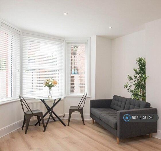 2 Bedroom Flat To Rent In Farnham Road, Guildford, GU2