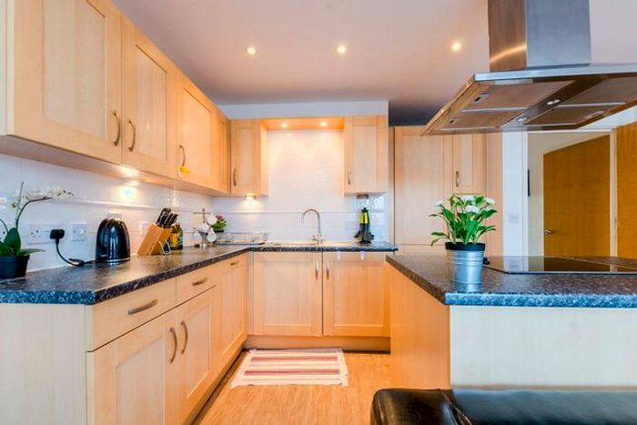 2 Bedroom Flat To Rent In Jamaica Road, Bermondsey, London, SE16