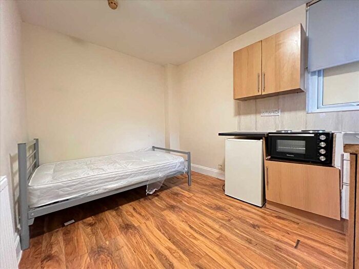 1 Bedroom Studio To Rent In Hanger Lane, Ealing, W5