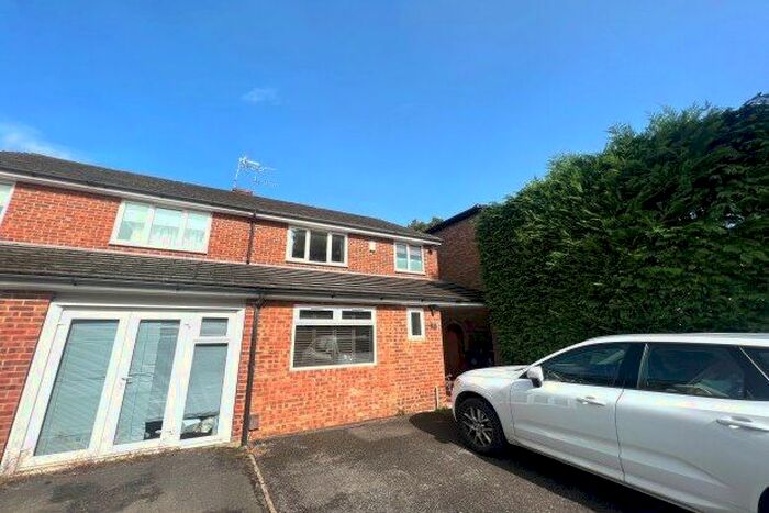 3 Bedroom Semi-Detached House To Rent In Grafton Close, West Byfleet, KT14