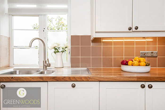 2 Bedroom Flat For Sale In Darby Road, SW14