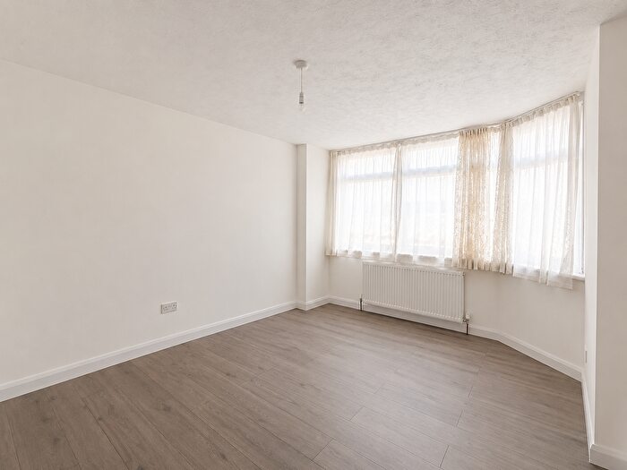 2 Bedroom Flat To Rent In Brookscroft Road, Walthamstow, E17