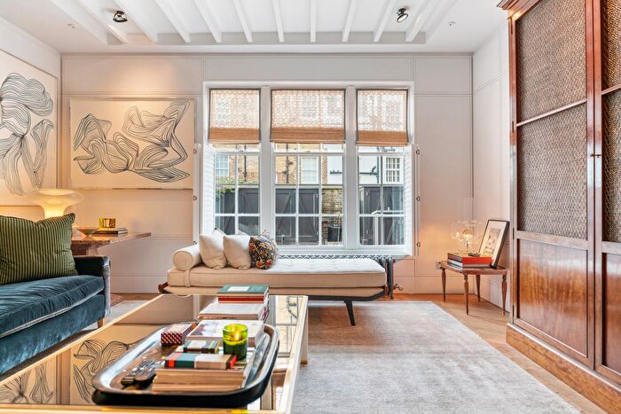 3 Bedroom Mews To Rent In Lennox Gardens Mews, London, SW1X