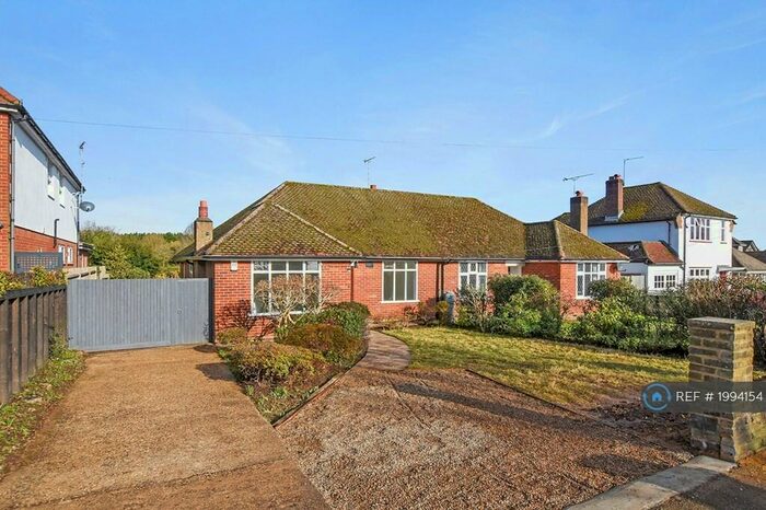 3 Bedroom Bungalow To Rent In Ragged Hall Lane, St. Albans, AL2