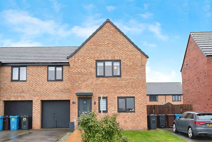 4 Bedroom Semi Detached House For Sale In De La Pryme Road, Kingswood, Hull, HU7