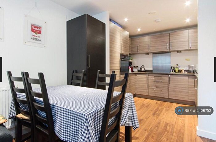 2 Bedroom Flat To Rent In Atkins Square, London, E8