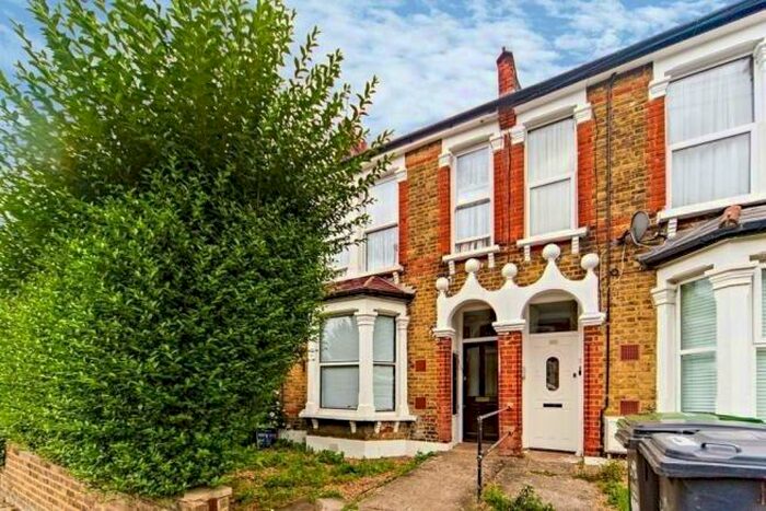 2 Bedroom Flat To Rent In Davenport Road, London, SE6