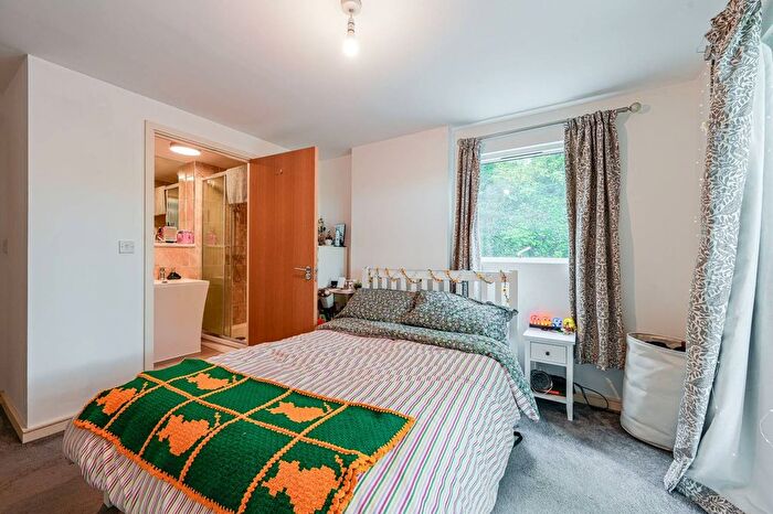 2 Bedroom Flat For Sale In Seren Park Gardens, Blackheath, London, SE3