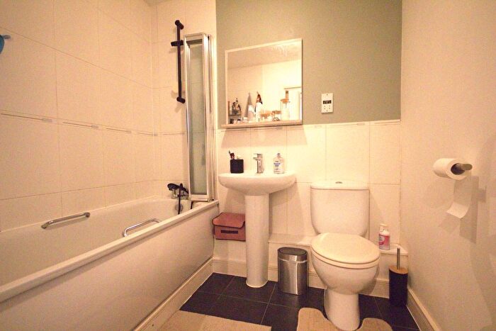 1 Bedroom Flat For Sale In Flat, Renaissance Court, A Rosehill Avenue, Sutton, SM1