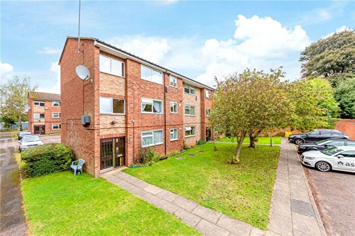 2 Bedroom Flat To Rent In Aysgarth Close, Harpenden, Harpenden, AL5