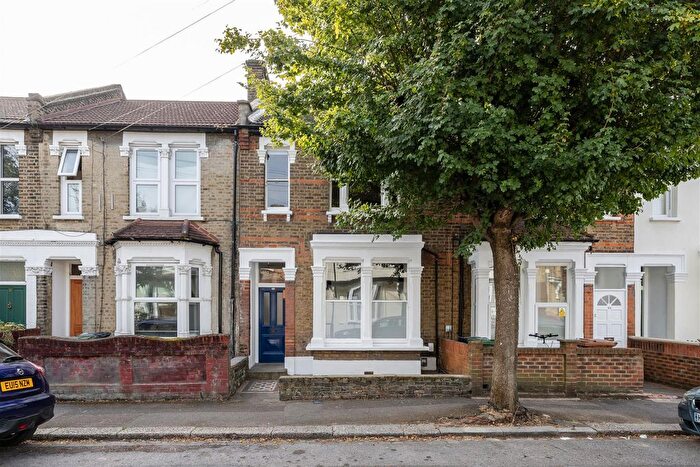2 Bedroom Property To Rent In Park Grove Road, Leytonstone, E11