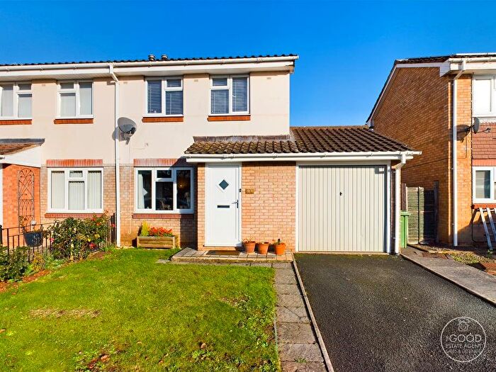 3 Bedroom Semi Detached House For Sale In Kempton Avenue, Hereford, HR4